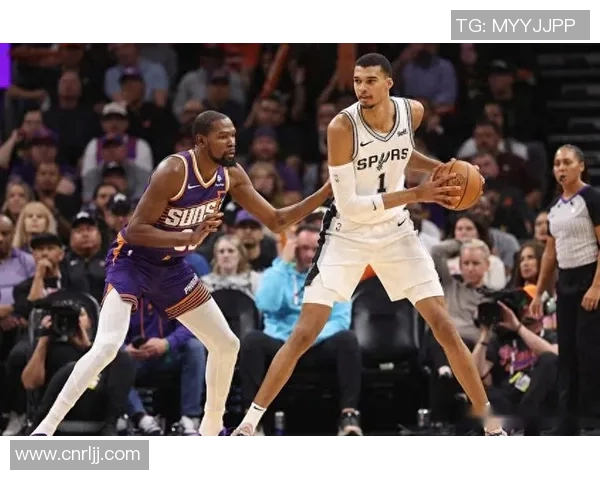 文班亚马力压杜兰特，马刺展现赛季初强势！